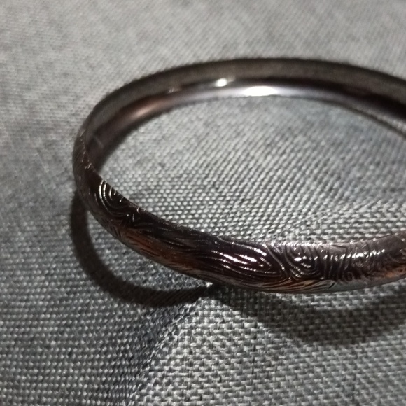 Vintage Silver tone etched Spangled bracelet - Picture 2 of 8